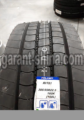 Falken RI-151 (руль/прицеп) 385/55 R22.5 160K 20PR - Фото Фото протектора с этикеткой вблизи на складе